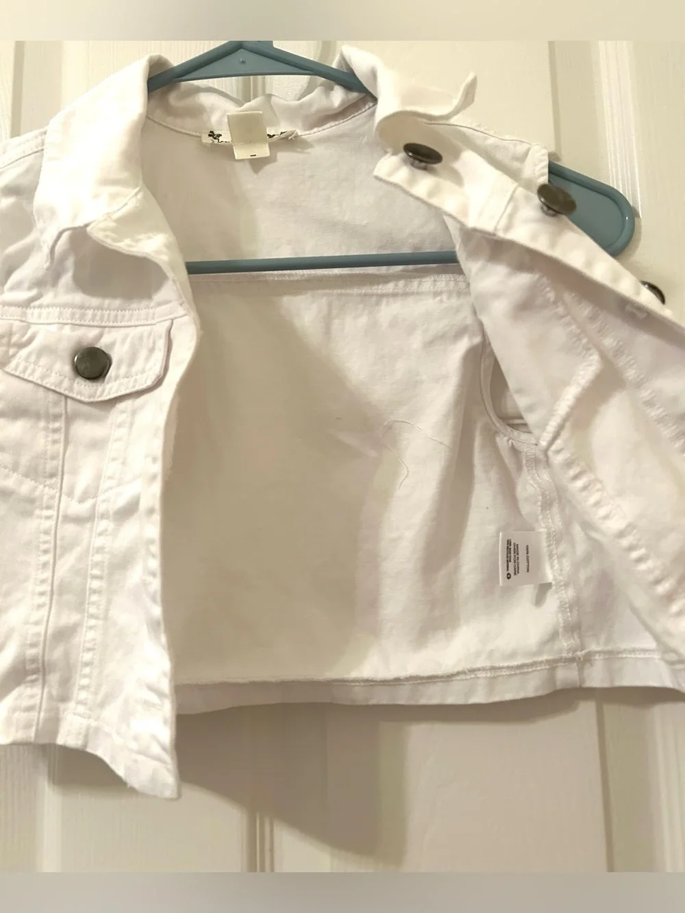 Like new , Knit Works white cropped denim vest.
